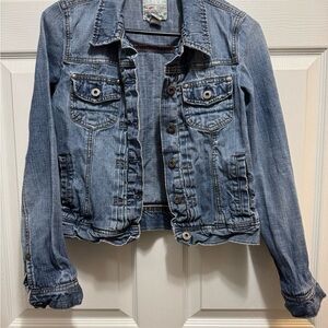 Old Navy Blue Jean Jacket with Fitted Silhouette and Contrast Stitching